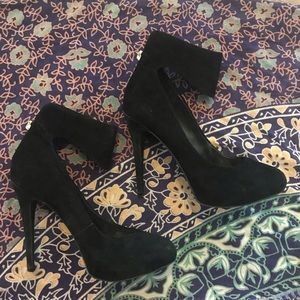 Jessica Simpson black suede pumps Size 8.5